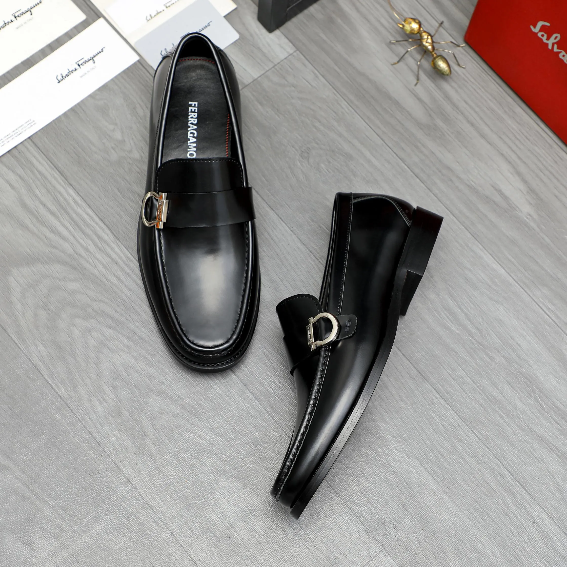 Men's shoes 💰442 Product trademark: Ferragamo "Ferragamo" business formal leather shoes Regular size: 38-46 (45.46 custom-made and non-returnable) Product materials: Selected pearlescent cowhide upper, cowhide lining, original rubber outsole
